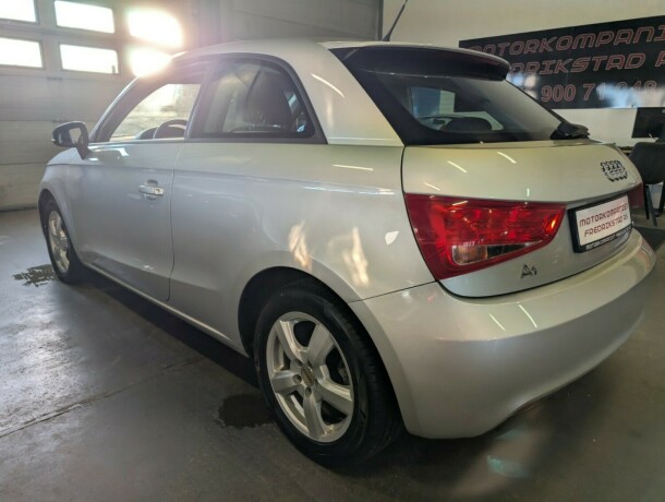 audi-a1-bensin-2011-big-3