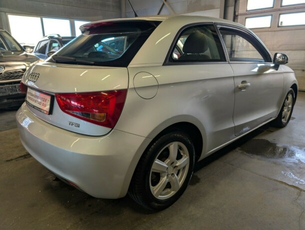 audi-a1-bensin-2011-big-2