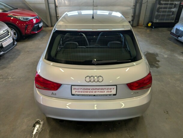 audi-a1-bensin-2011-big-11