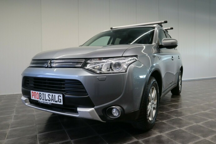 mitsubishi-outlander-elektrisitetbensin-2015-big-0