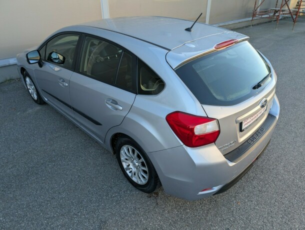 subaru-impreza-bensin-2013-big-6