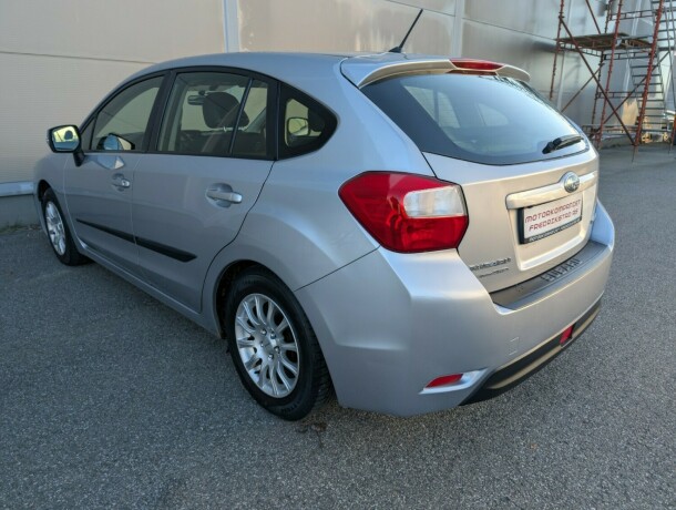 subaru-impreza-bensin-2013-big-2