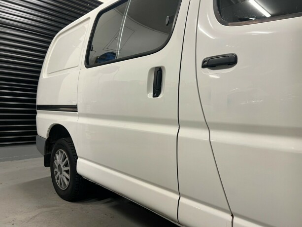 toyota-hiace-diesel-2006-big-6