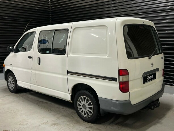 toyota-hiace-diesel-2006-big-1