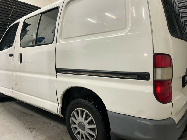 toyota-hiace-diesel-2006-big-9