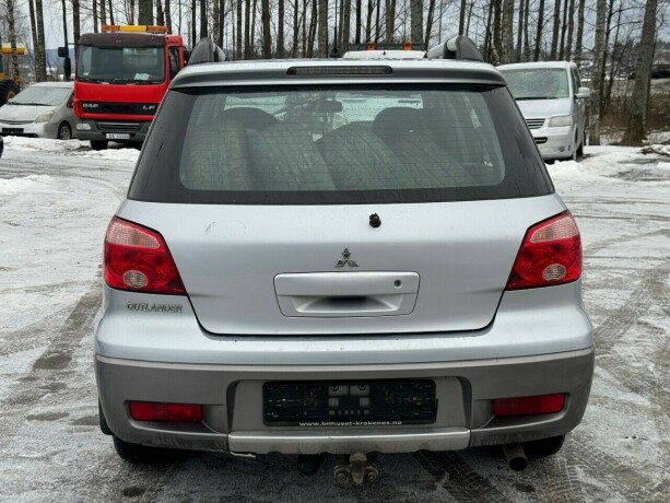 mitsubishi-outlander-bensin-2004-big-5