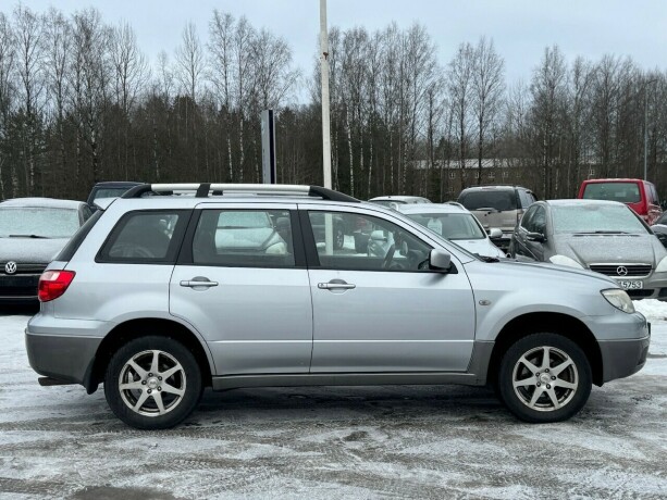 mitsubishi-outlander-bensin-2004-big-7