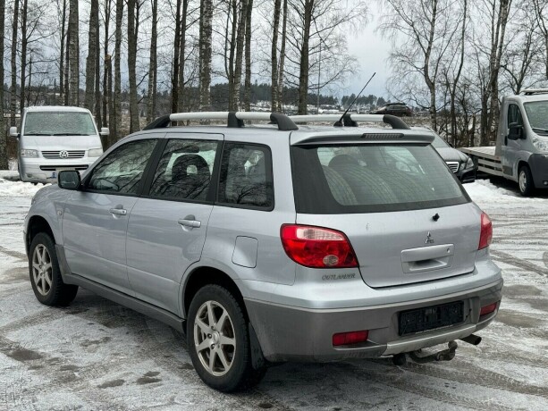 mitsubishi-outlander-bensin-2004-big-4