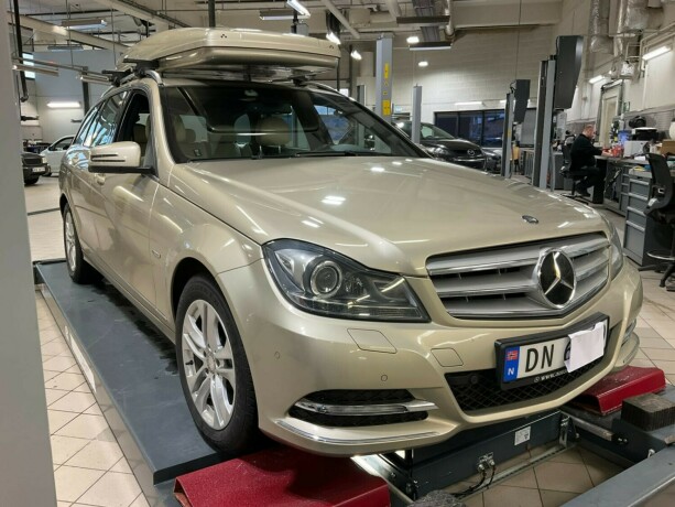 mercedes-benz-c-klasse-diesel-2012-big-7