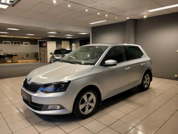 skoda-fabia-bensin-2018-big-7