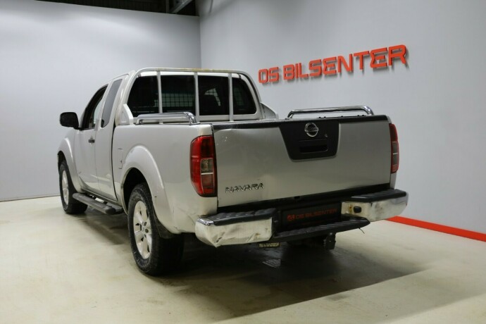 nissan-navara-diesel-2010-big-2