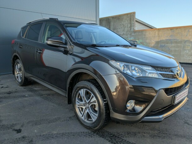 toyota-rav4-bensin-2015-big-1