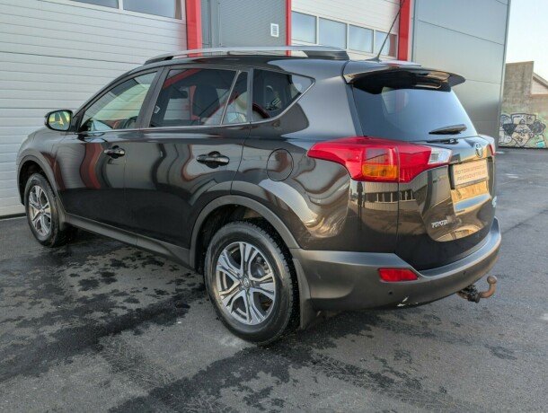 toyota-rav4-bensin-2015-big-6