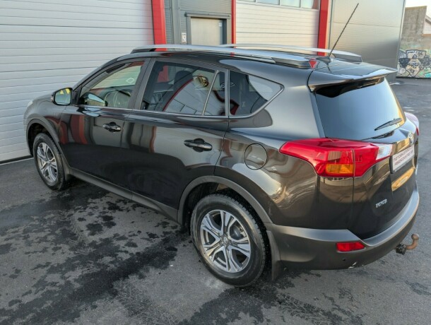 toyota-rav4-bensin-2015-big-2