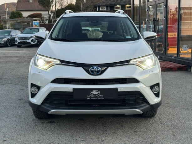 toyota-rav4-elektrisitetbensin-2016-big-1