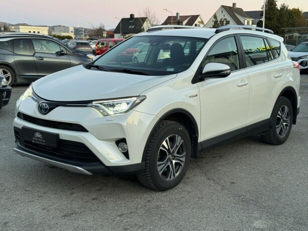 toyota-rav4-elektrisitetbensin-2016-big-0