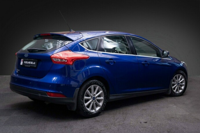 ford-focus-bensin-2015-big-9