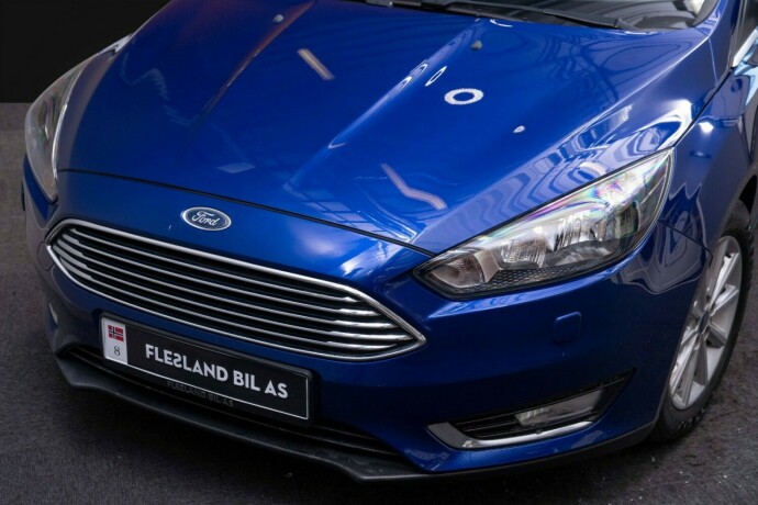 ford-focus-bensin-2015-big-4