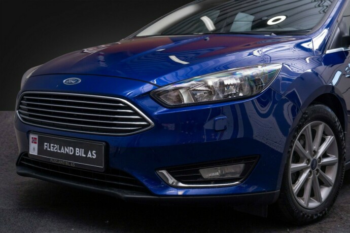 ford-focus-bensin-2015-big-2