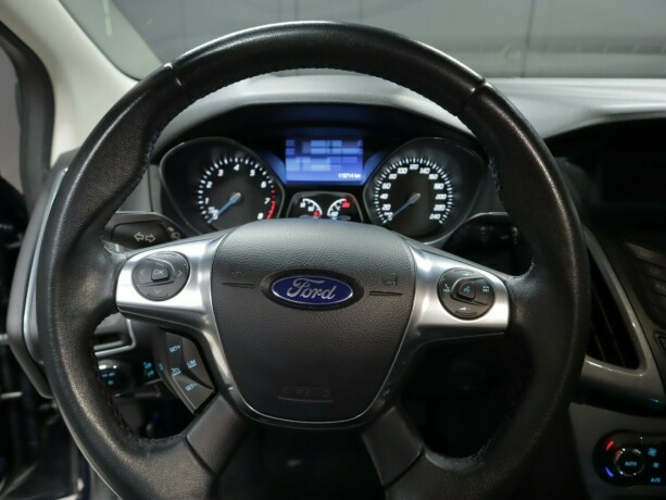 ford-focus-bensin-2013-big-9