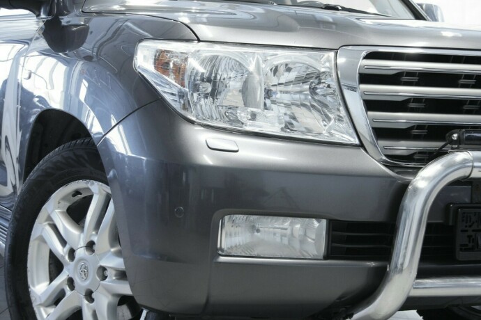 toyota-land-cruiser-diesel-2010-big-31