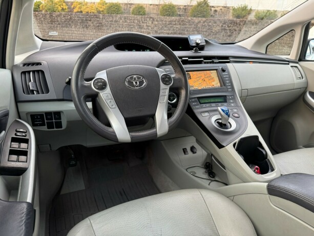 toyota-prius-bensin-2009-big-7