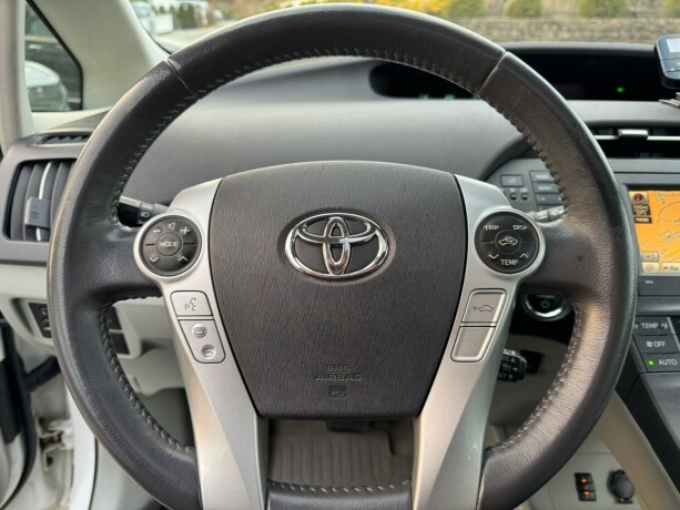 toyota-prius-bensin-2009-big-10