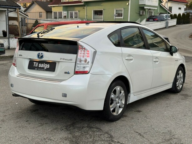 toyota-prius-bensin-2009-big-4