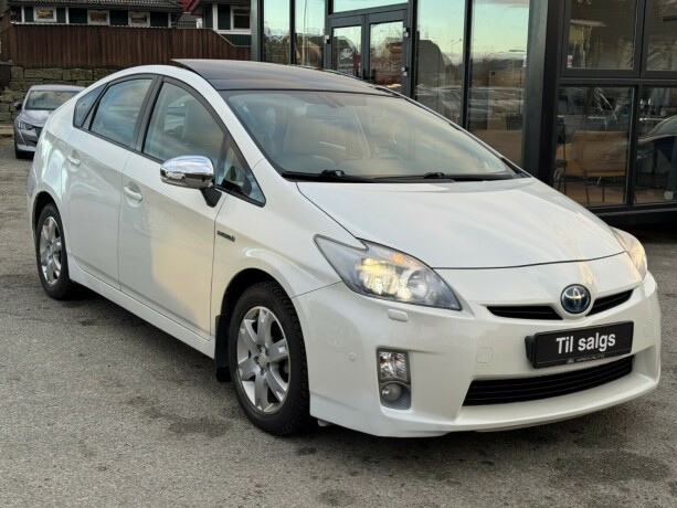 toyota-prius-bensin-2009-big-2