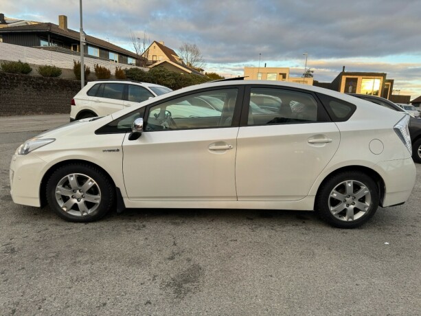 toyota-prius-bensin-2009-big-6