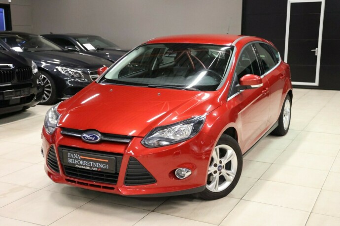 ford-focus-bensin-2013-big-0