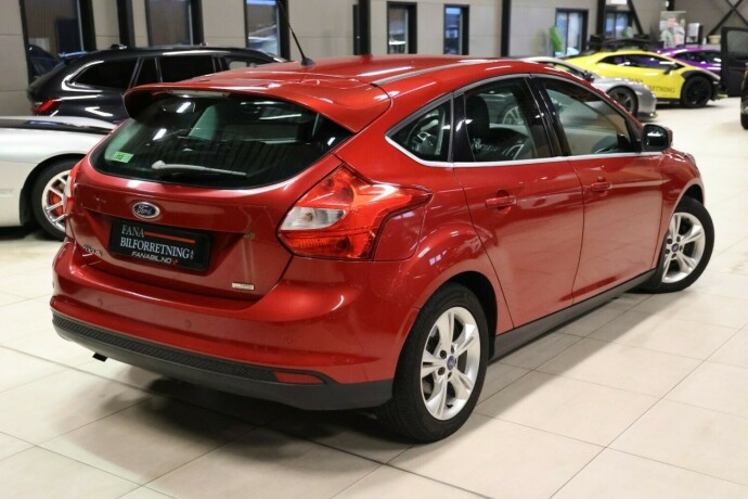 ford-focus-bensin-2013-big-2