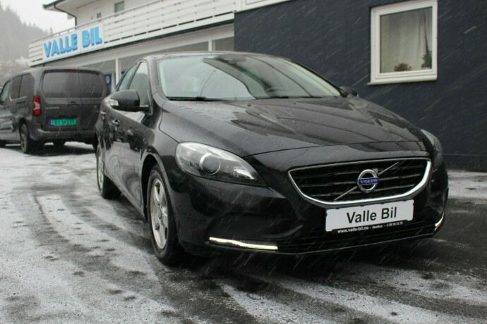 volvo-v40-diesel-2015-big-0