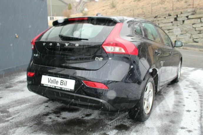 volvo-v40-diesel-2015-big-3