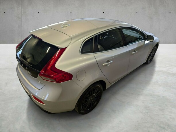 volvo-v40-diesel-2014-big-7