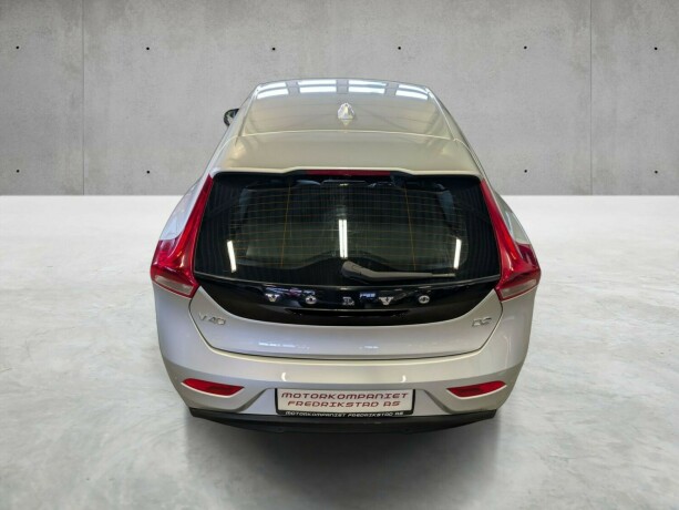 volvo-v40-diesel-2014-big-11