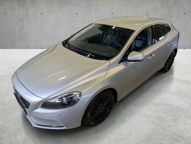 volvo-v40-diesel-2014-big-5