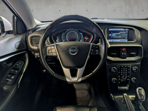 volvo-v40-diesel-2014-big-14