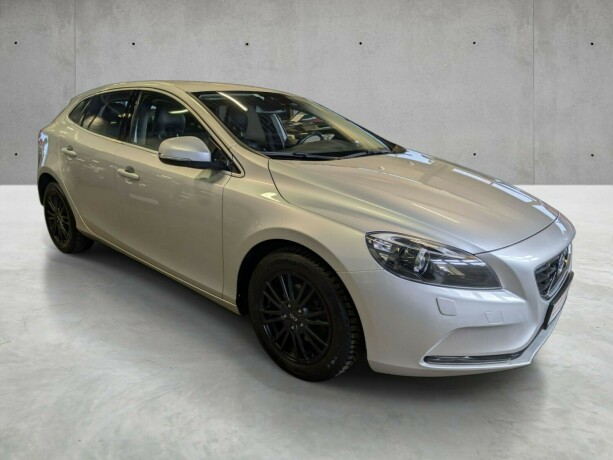 volvo-v40-diesel-2014-big-1