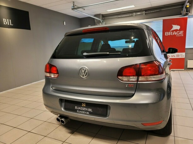 volkswagen-golf-bensin-2010-big-5