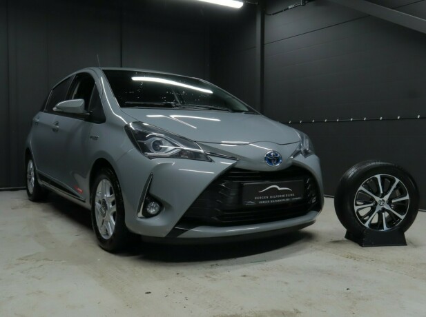 toyota-yaris-elektrisitetbensin-2018-big-0