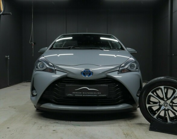 toyota-yaris-elektrisitetbensin-2018-big-1