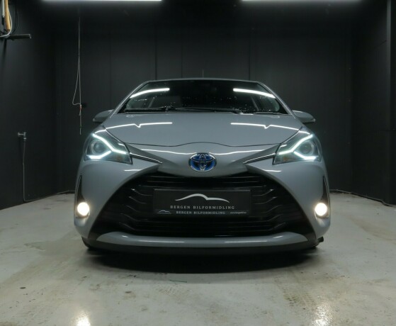 toyota-yaris-elektrisitetbensin-2018-big-13