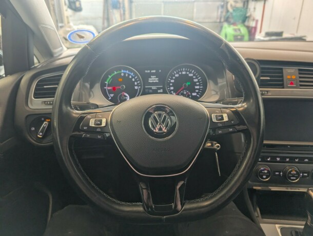 volkswagen-golf-elektrisitet-2015-big-8