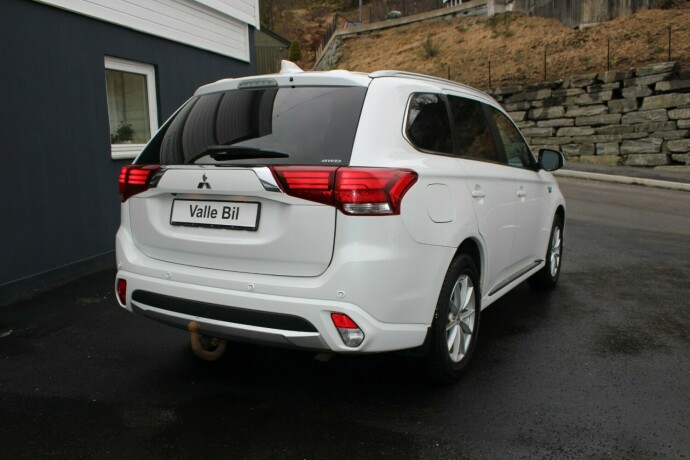 mitsubishi-outlander-elektrisitetbensin-2016-big-4