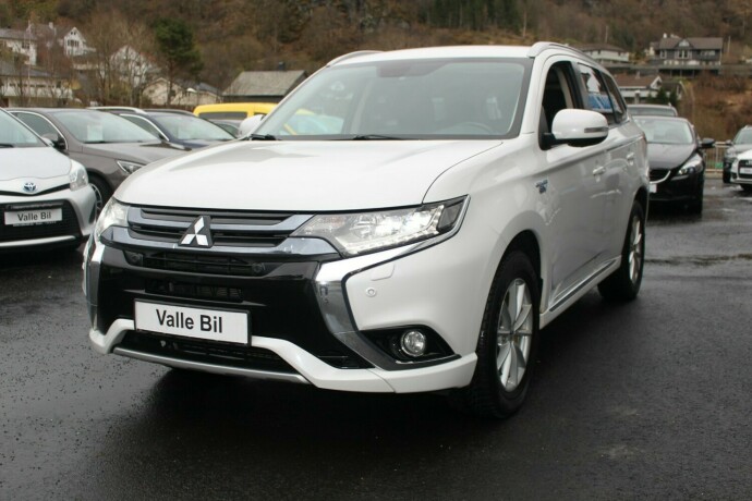 mitsubishi-outlander-elektrisitetbensin-2016-big-1