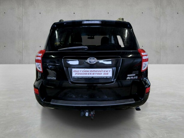 toyota-rav4-diesel-2011-big-10