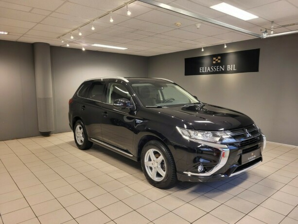 mitsubishi-outlander-elektrisitetbensin-2016-big-1