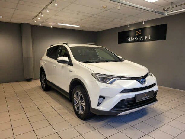 toyota-rav4-elektrisitetbensin-2016-big-10