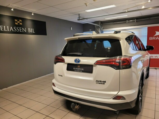 toyota-rav4-elektrisitetbensin-2016-big-6